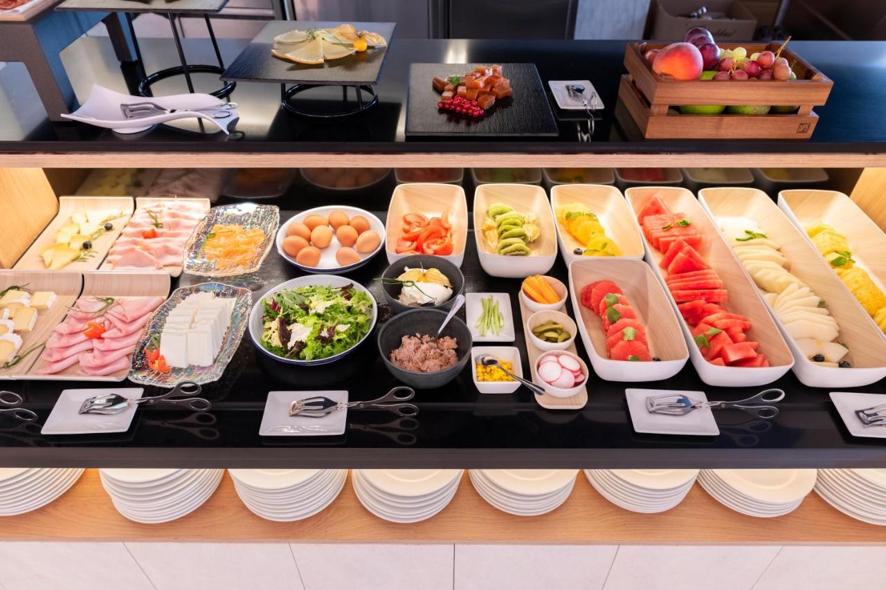 Eurostars Portico لقنت المظهر الخارجي الصورة A buffet at a hotel