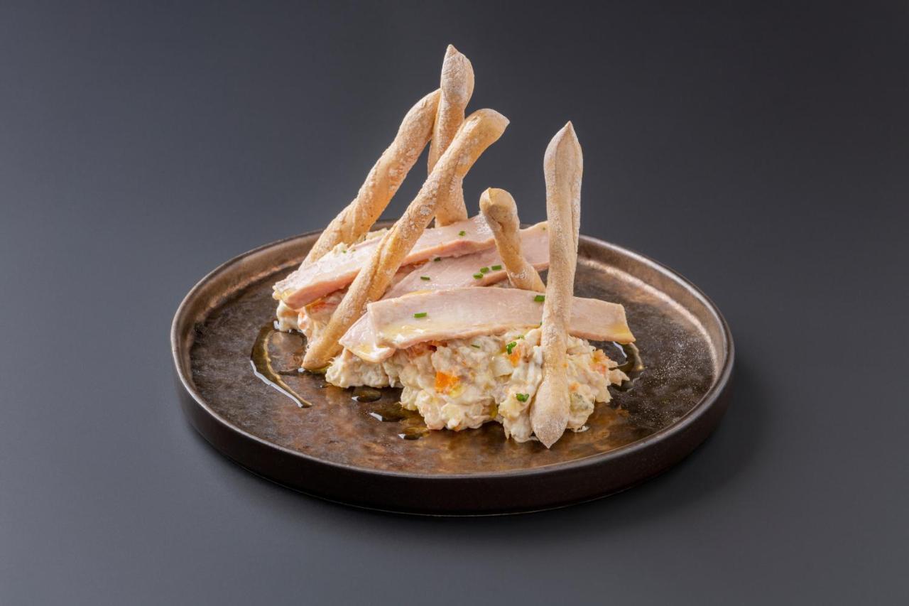 Eurostars Portico لقنت المظهر الخارجي الصورة A plate of chicken and potato salad